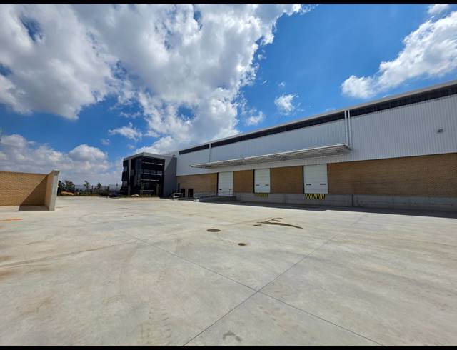2,899M² WAREHOUSE TO LET IN AIRPORT PARK